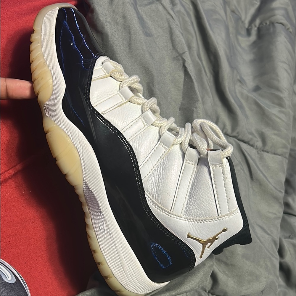 Air Jordan 11 Retro White and Black Sneakers let me know if yu wanna buy them